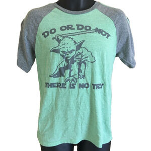 Star Wars Mens Shirt Size Small Green Yoda Graphic Tee T-shirt Short Sleeve